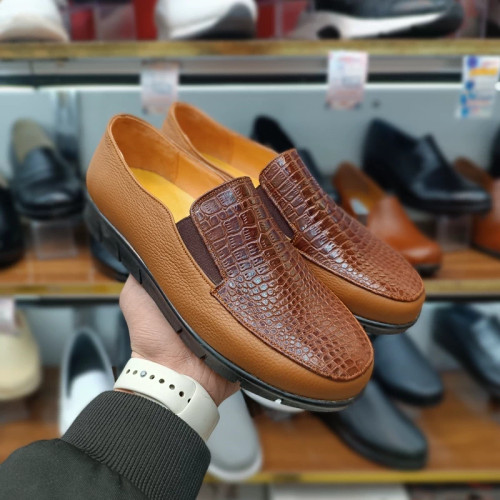 کفش زنانه راحتی تمام چرم مدل ساینا