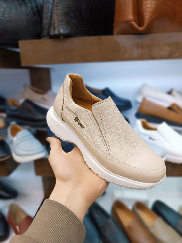 کفش زنانه تمام چرم سبک طبی زیره ای وی ای کد ۶۱۶