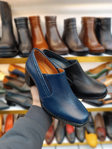 کفش زنانه پاشنه دار تمام چرم طبیعی کد ۶۵۴