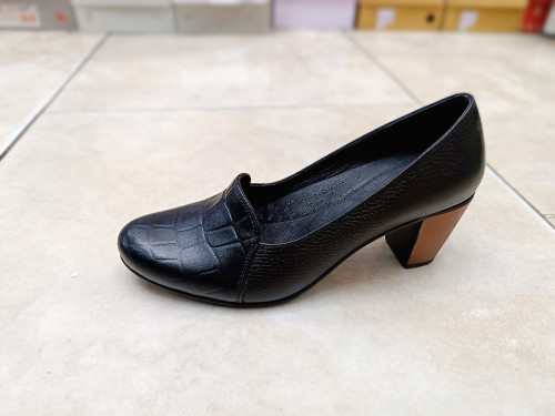 کفش زنانه پاشنه چوب تمام چرم طبیعی مدل جدید کد ۶۵۷