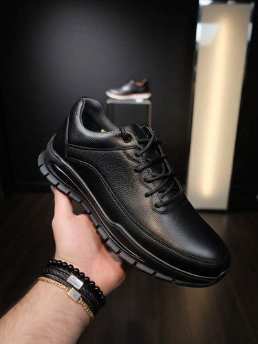 اسپورت مردانه تمام چرم طبی و سایز بزرگپا 40الی47 کد ۵۹۰ .