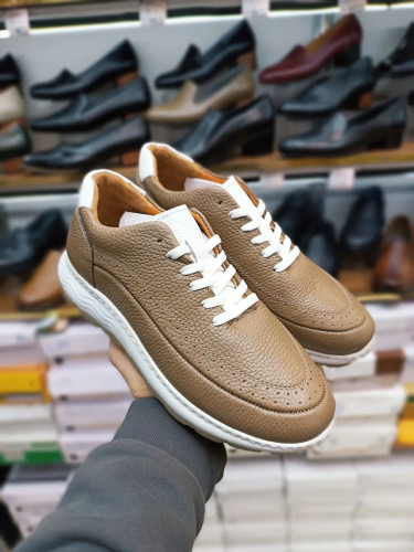 کفش زنانه اسپورت تمام چرم سبک راحت کد ۷۹۸